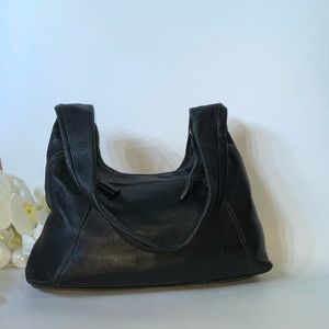 Tignanello Fine Leather Shoulder Bag Black Medium